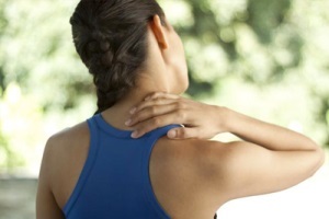 Πώς να απαλλαγείτε από τον πόνο στο λαιμό